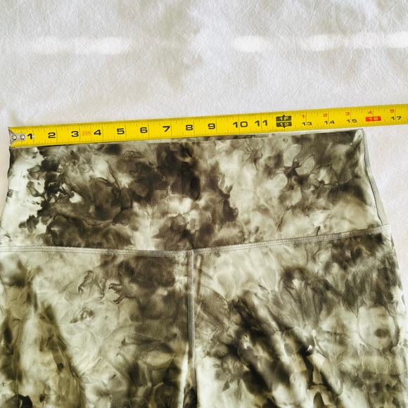 Lululemon Align High-Rise Leggings Crop Diamond Dye Vista Green Medium Olive - Picture 3 of 8